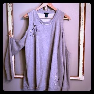 Stylish distressed sweater size 2x in Gray